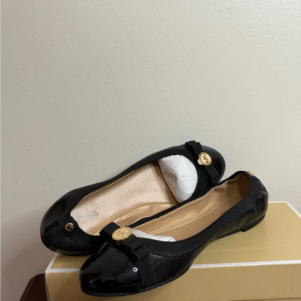Michael Kors Dixie NWT Black Leather Ballet Flats in size 9